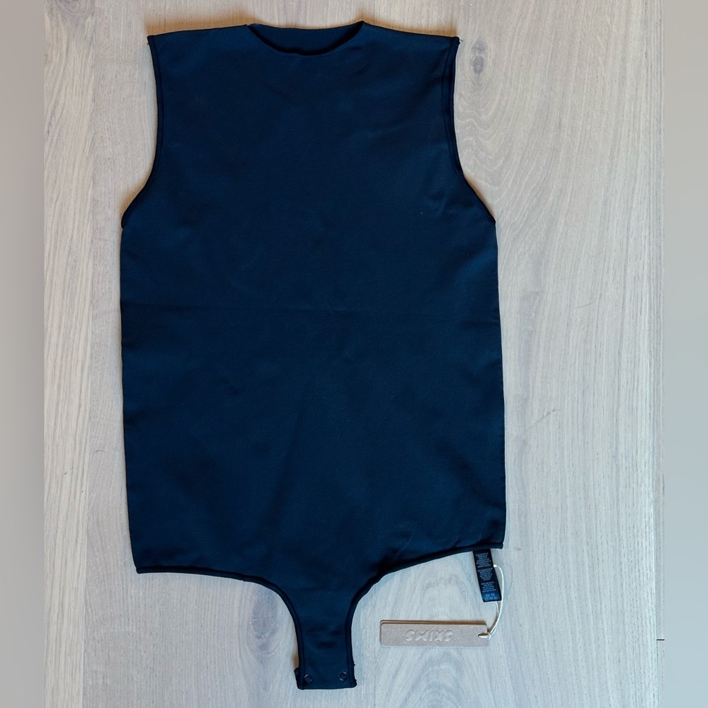 NWT SKIMS essentials crew neck sleeveless bodysuit black small